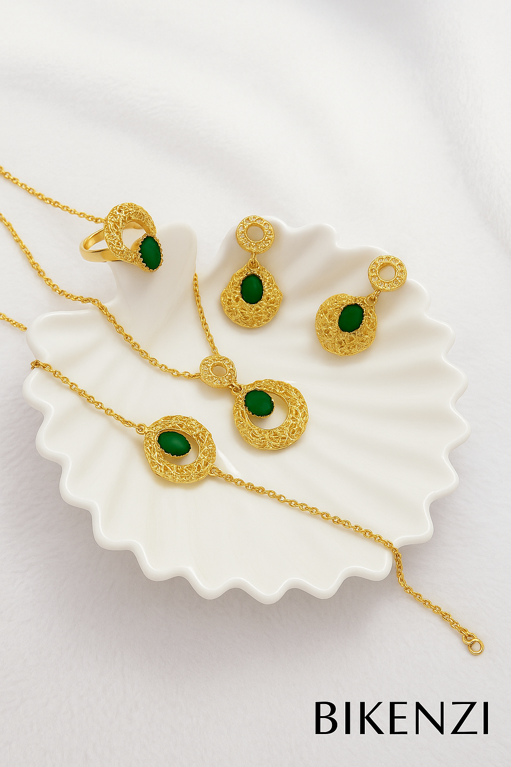 Parure BIKENZI Éclat d’Émeraude – Collier, Bracelet, Bague & Boucles
