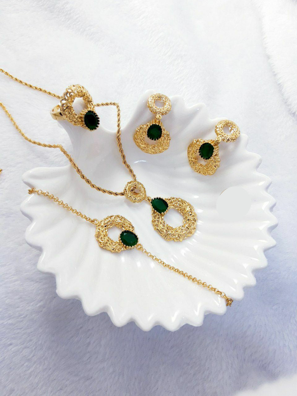 Parure BIKENZI Éclat d’Émeraude – Collier, Bracelet, Bague & Boucles
